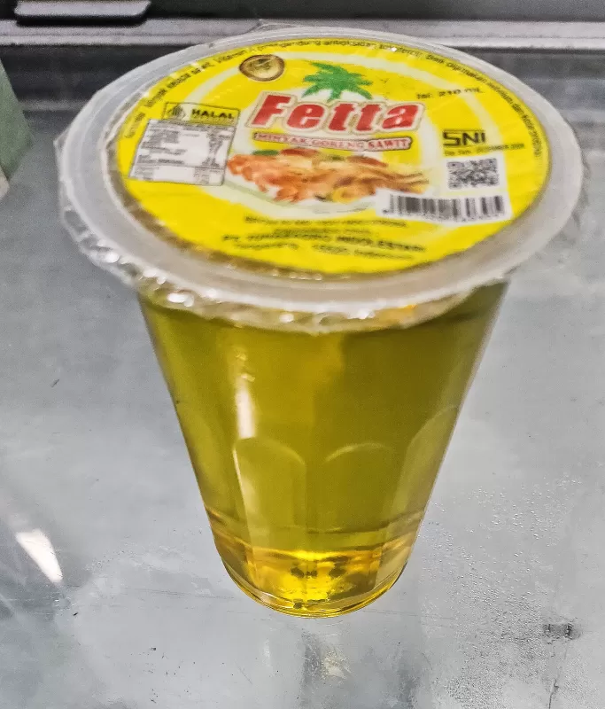 Minyak sayur fetta gelas